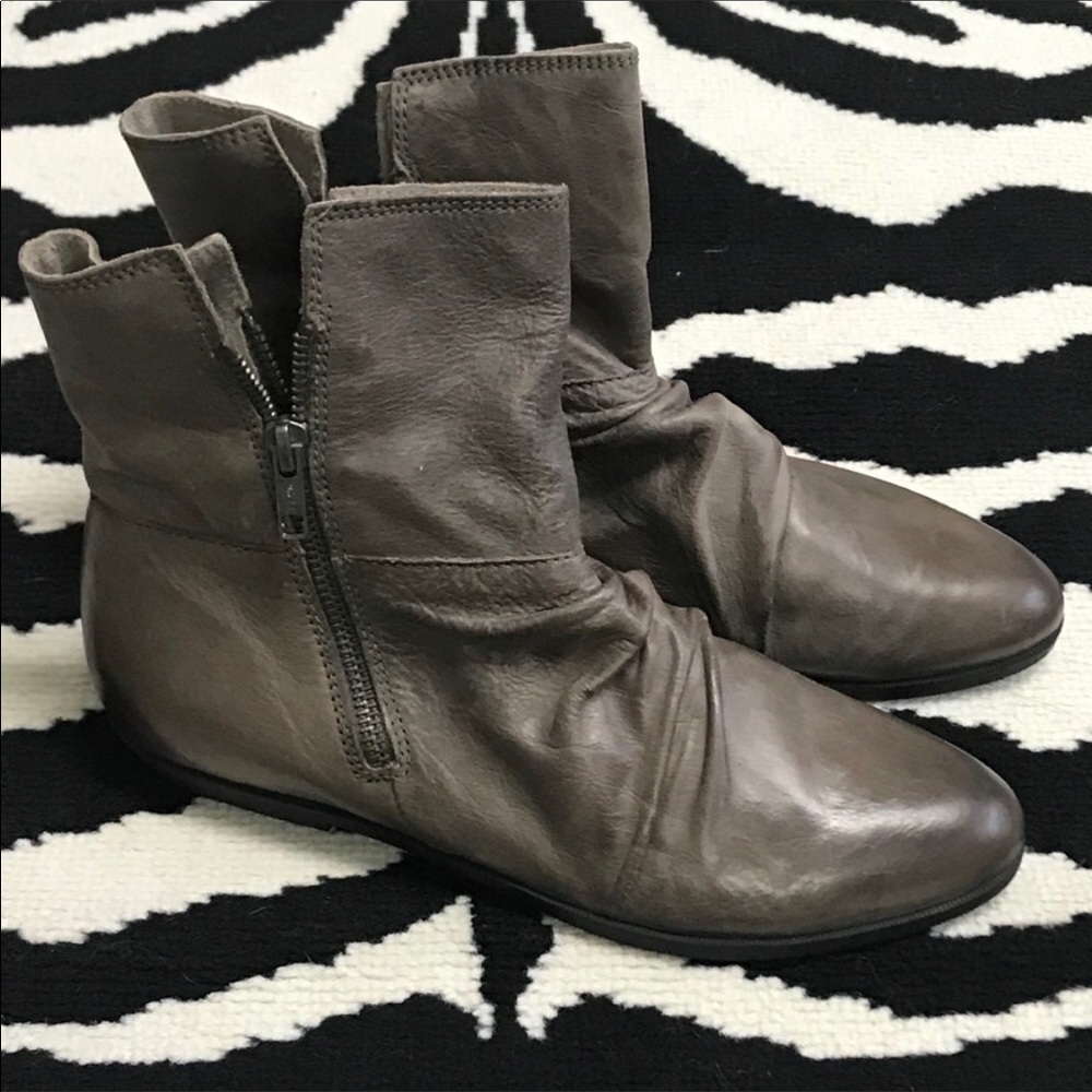 OTBT Price Leather Double Zip Ankle Booties In Taupe Size 7 - Picture 3 of 9